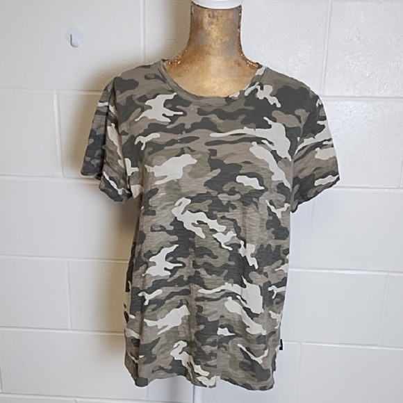 GAP Camouflage T-Shirt 100% Cotton Side Vents Casual MASH - Picture 1 of 10